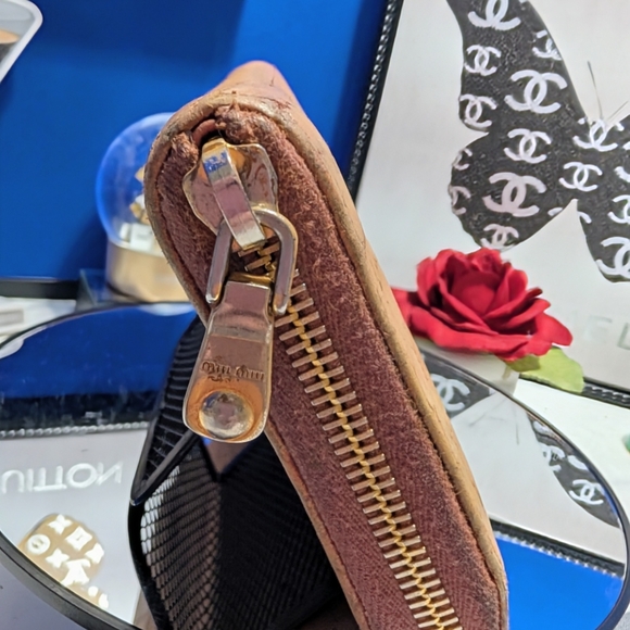 MiuMiu Croc Embossed Leather Wallet In Tan. The Interior Leather Is Terra Cotta - Picture 6 of 17